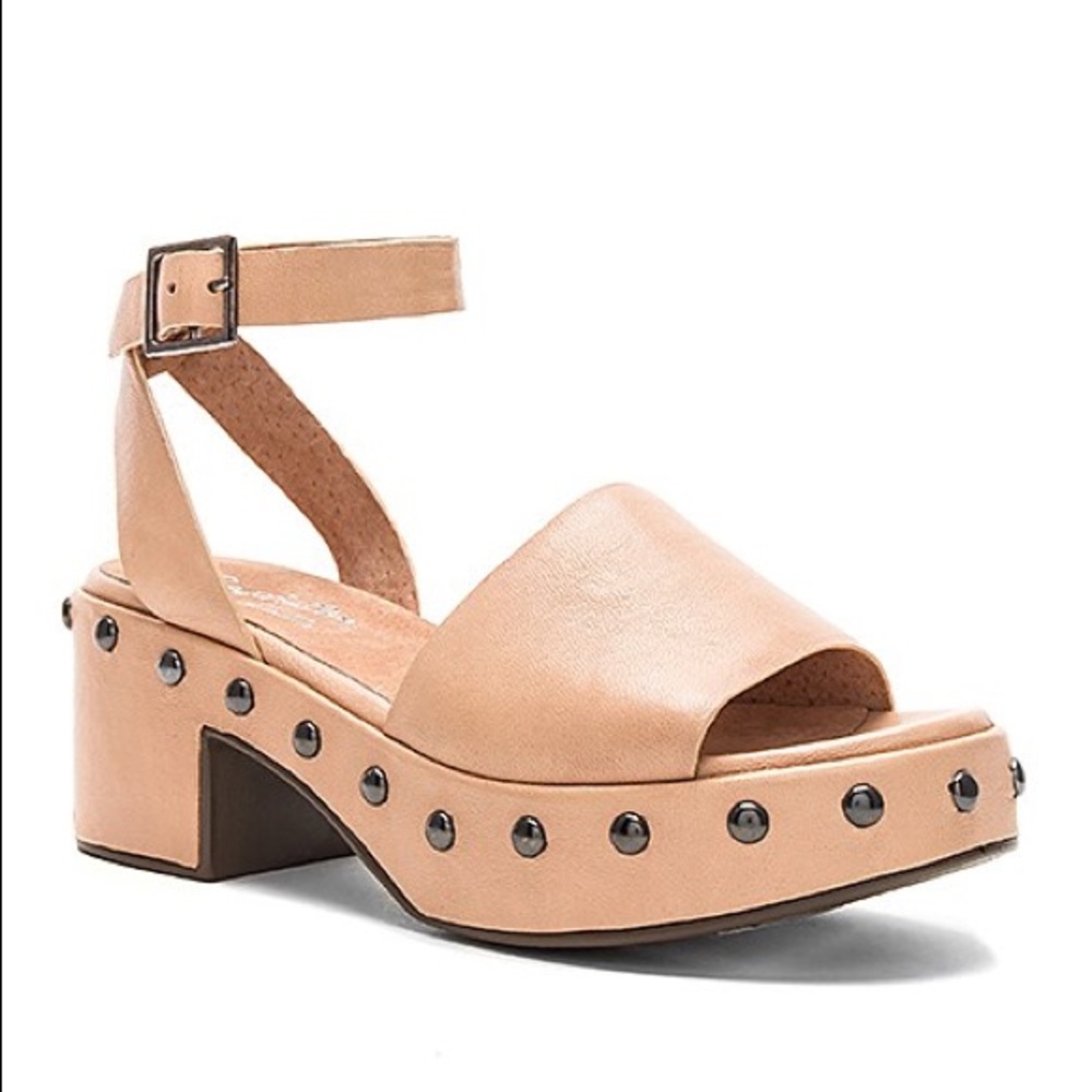 NWOT Seychelles Spare Moments Sandal